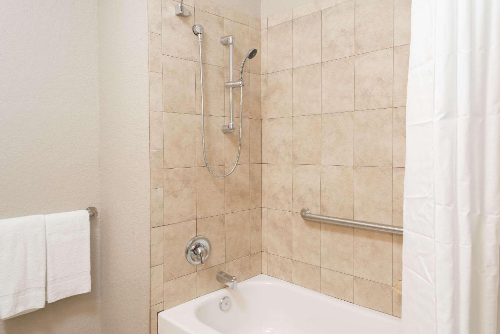 Super 8 by Wyndham Pompano Beach