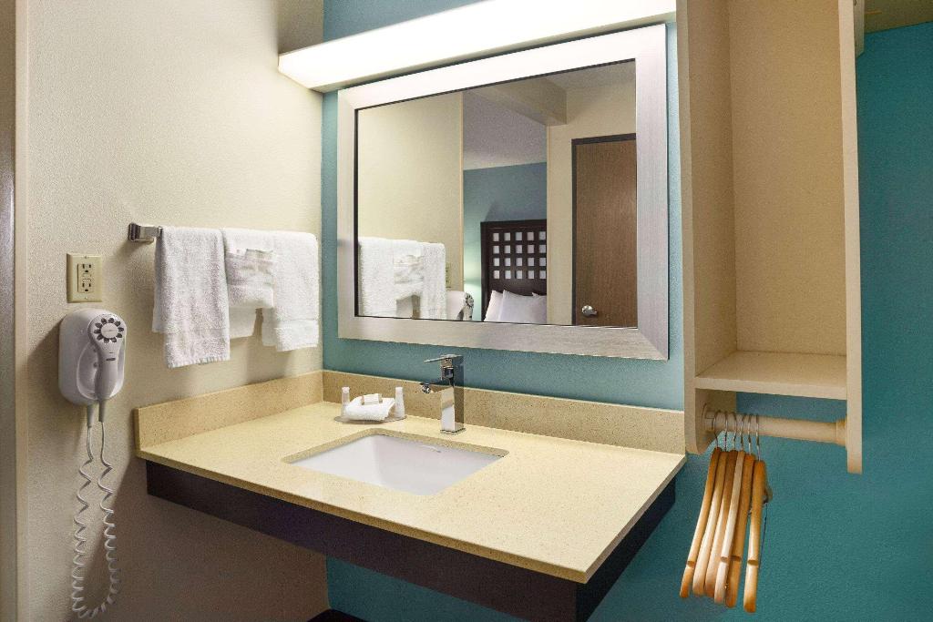 Days Inn by Wyndham Fort Smith