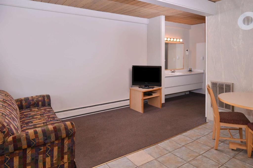 Canadas Best Value Inn and Suites Fernie