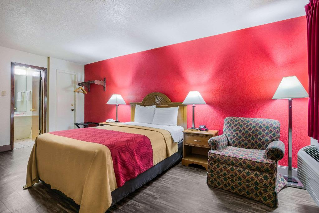 Econo Lodge & Suites Forrest City Area