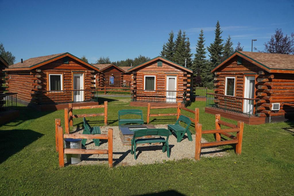 Pike's Waterfront Lodge