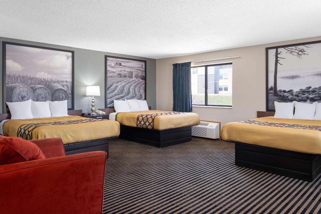 Super 8 Motel - Humboldt