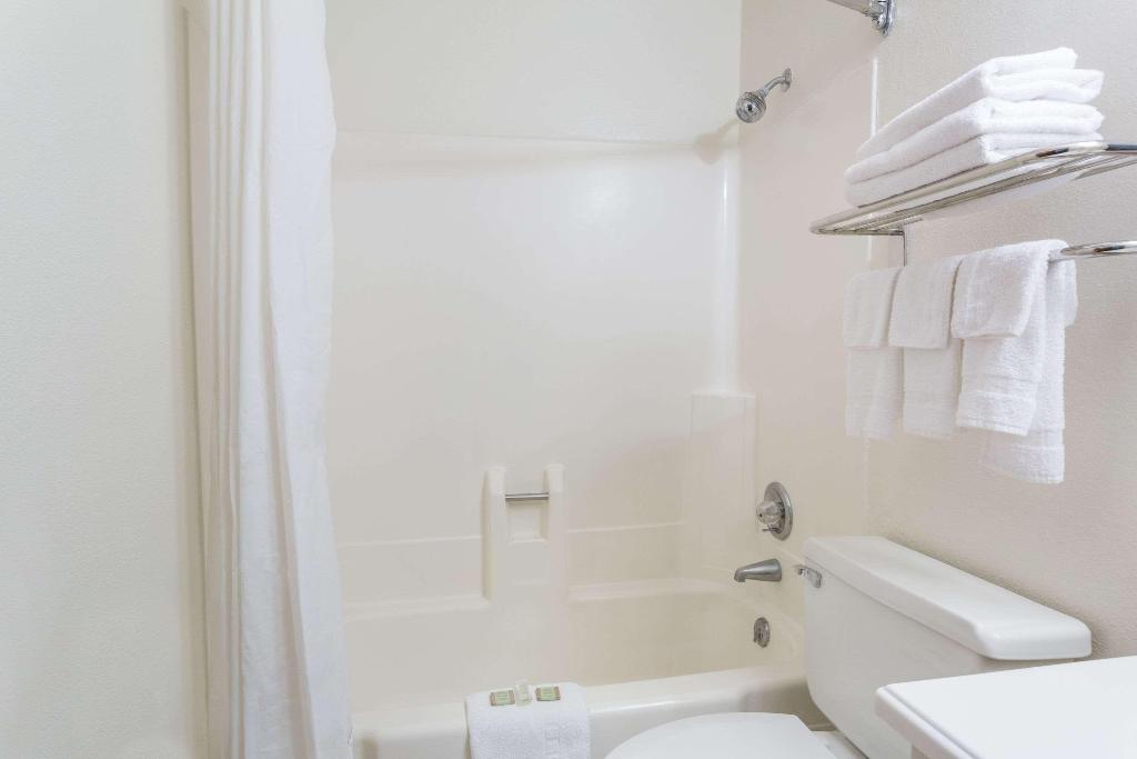 Super8 by Wyndham Colorado Springs/Chestnut Street