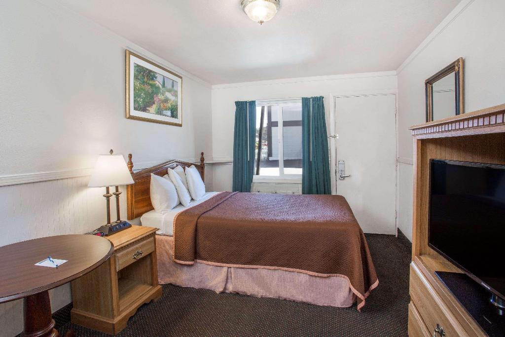 Travelodge by Wyndham Fort Bragg 