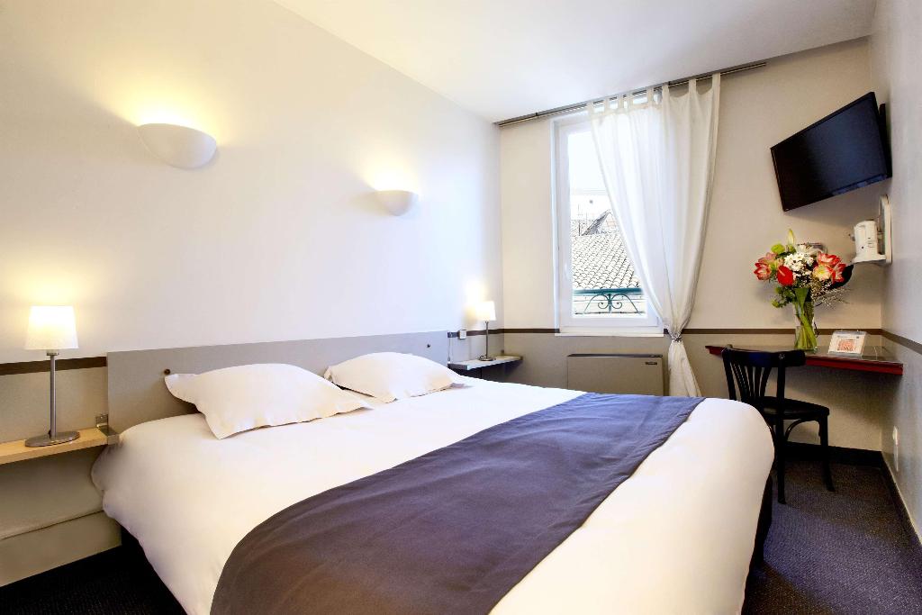 Adonis Nimes Plazza