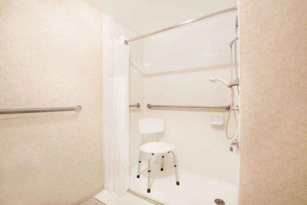 Travelodge by Wyndham Pueblo