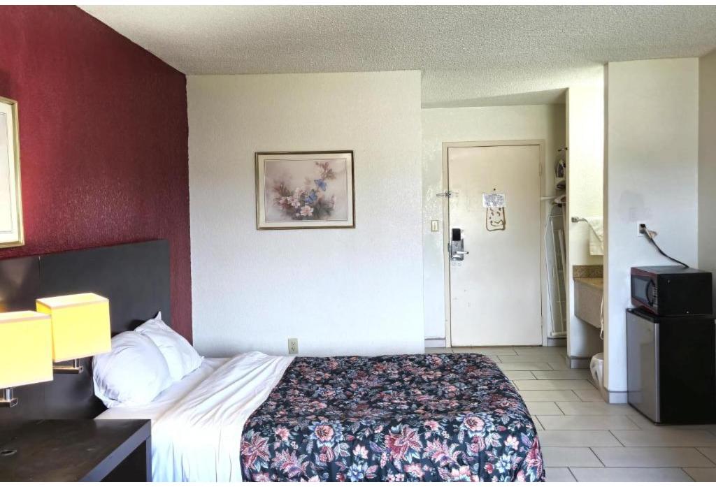 River Valley Inn & Suites