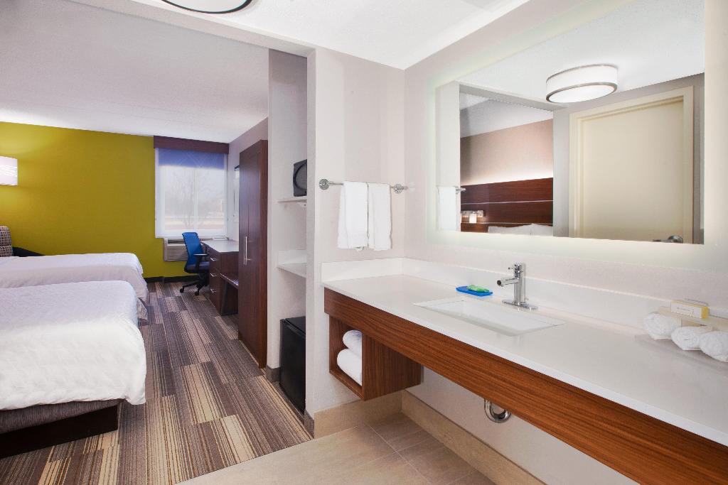 Holiday Inn Express Fairfax - Arlington Boulevard