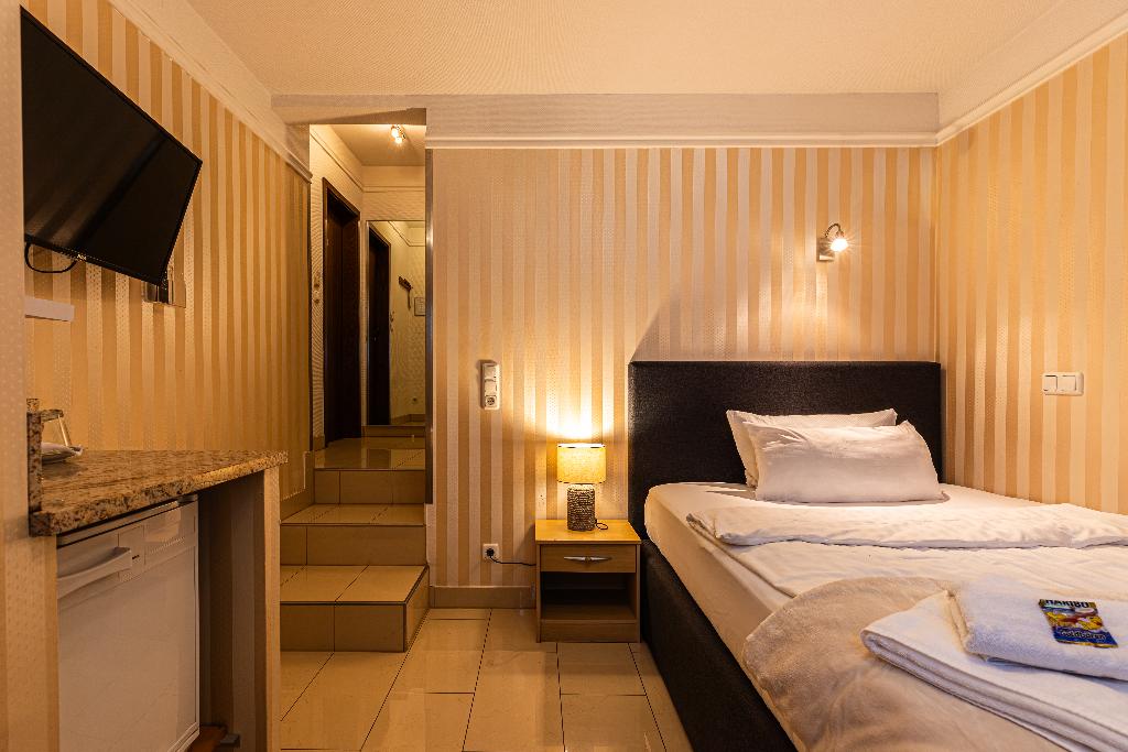 Gasper Business & Garden Hotel