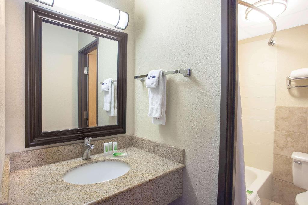 AmericInn by Wyndham Albert Lea