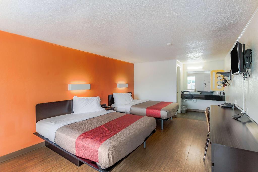 Motel 6 Kalamazoo, MI