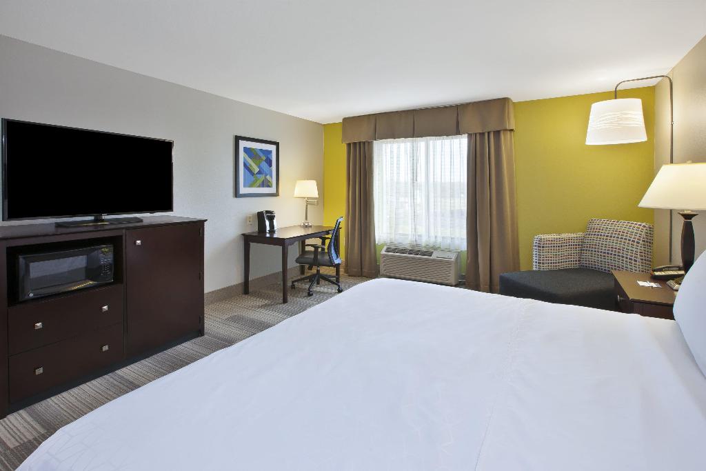 Holiday Inn Express & Suites Niles
