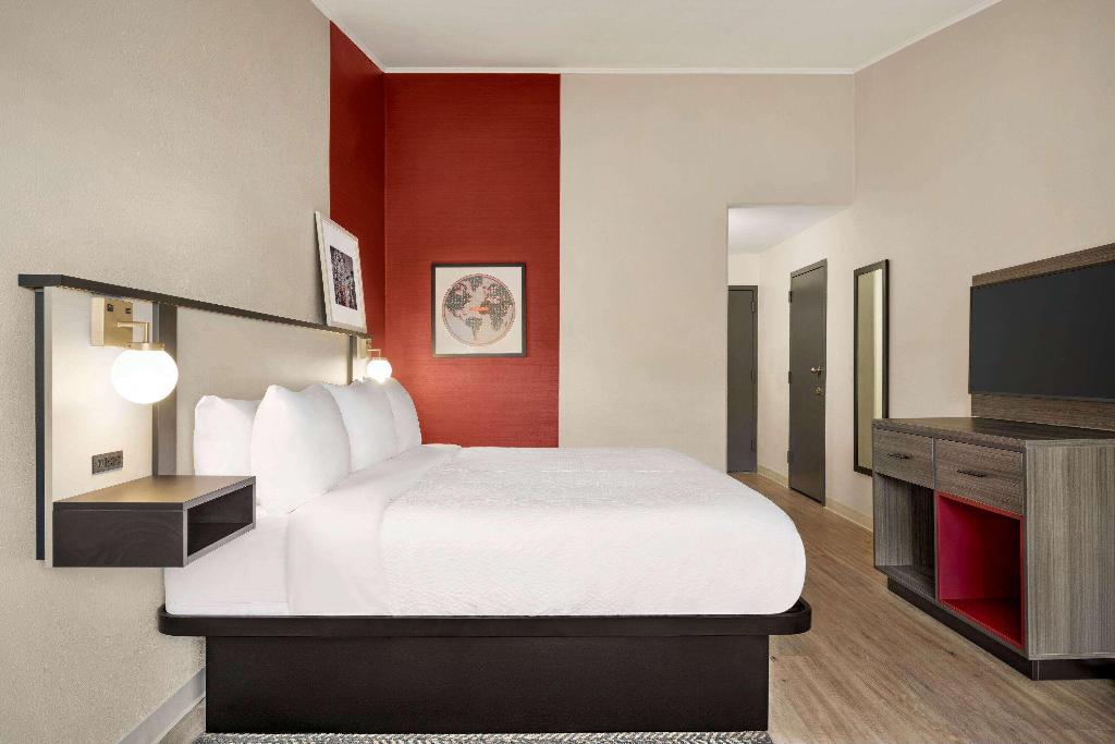 Ramada By Wyndham Whitehall/Allentown