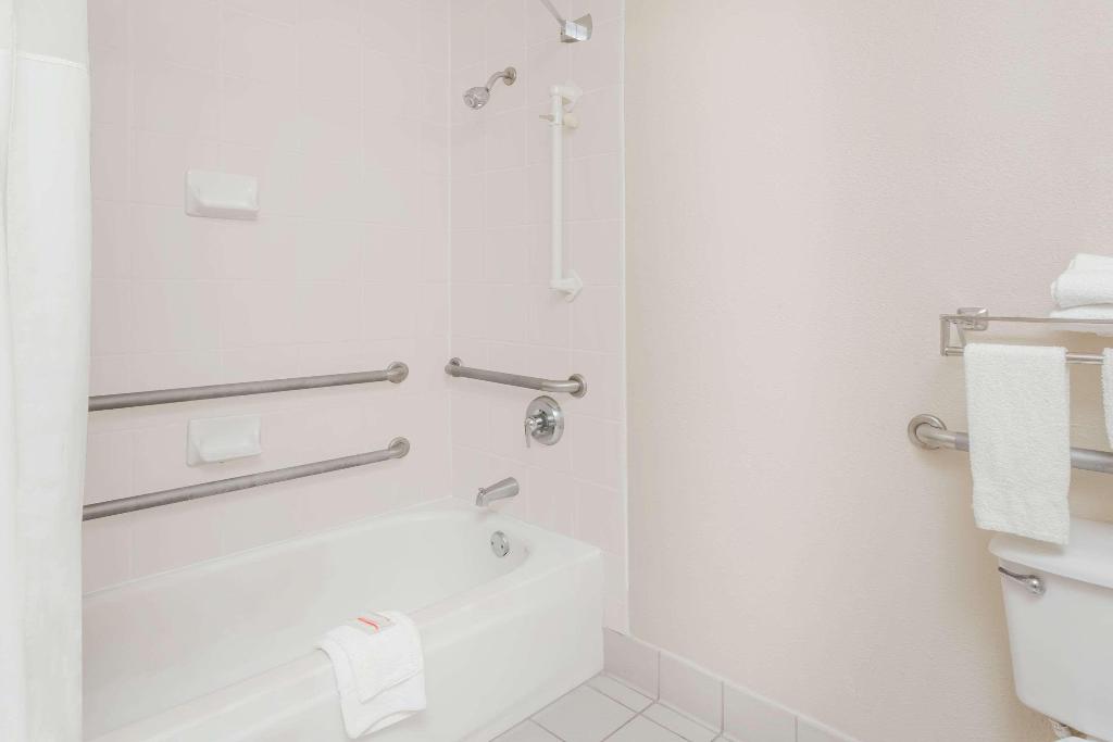Days Inn by Wyndham Seguin TX
