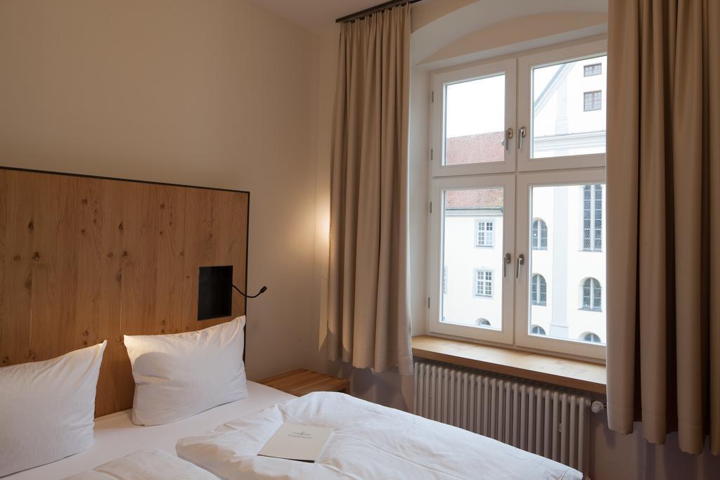 hotel-thumb