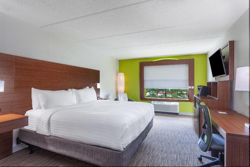 Holiday Inn Express Suites Augusta West -Ft Gordon