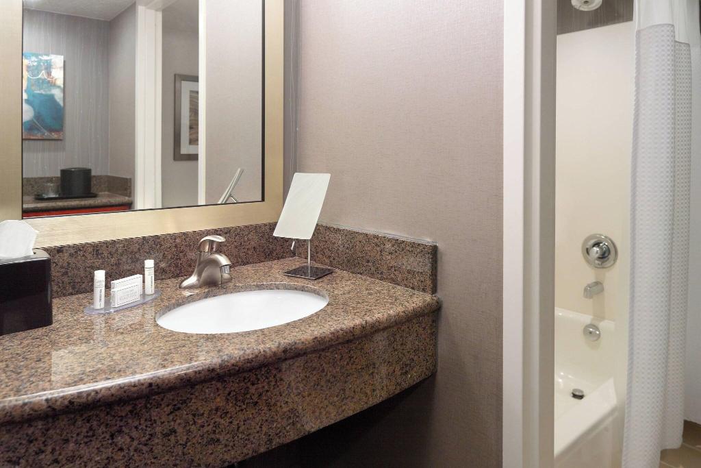 Courtyard By Marriott Atlanta Buckhead