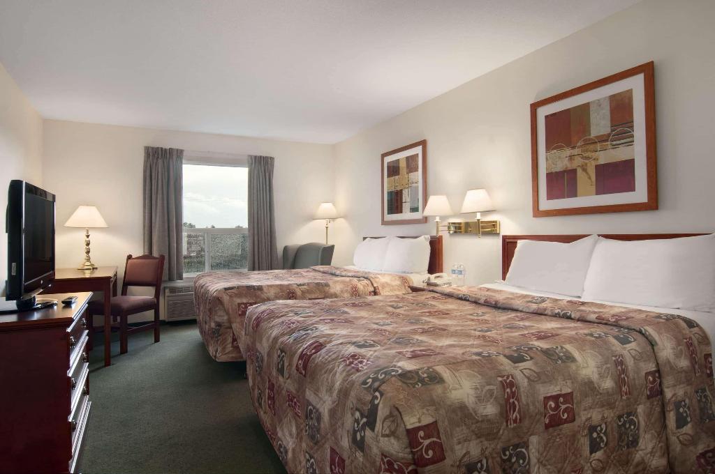 Travelodge by Wyndham Stony Plain