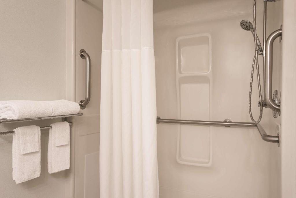 Country Inn & Suites Waterloo