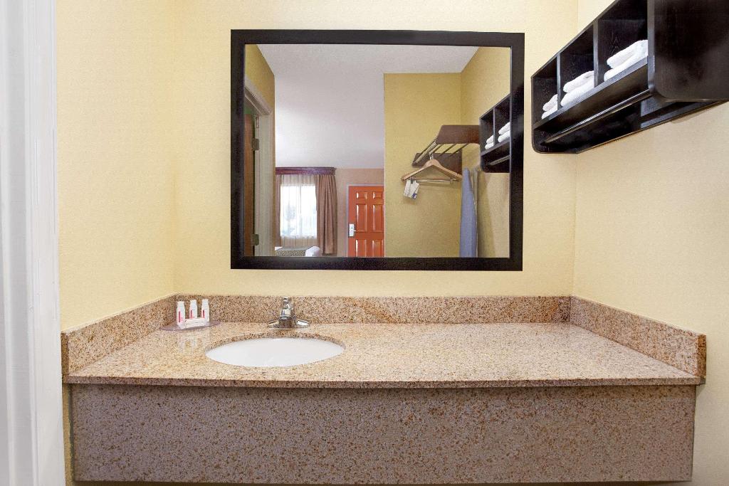Days Inn by Wyndham Acworth
