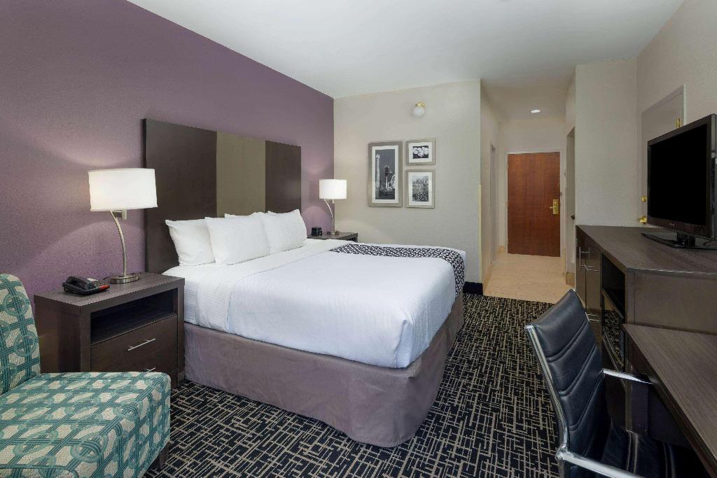 La Quinta Inn & Suites by Wyndham Snellville-Stone
