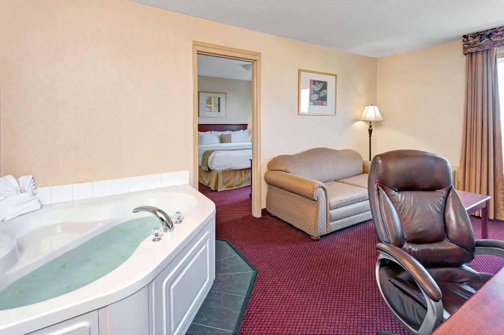 Quality Inn & Suites Edmonton International