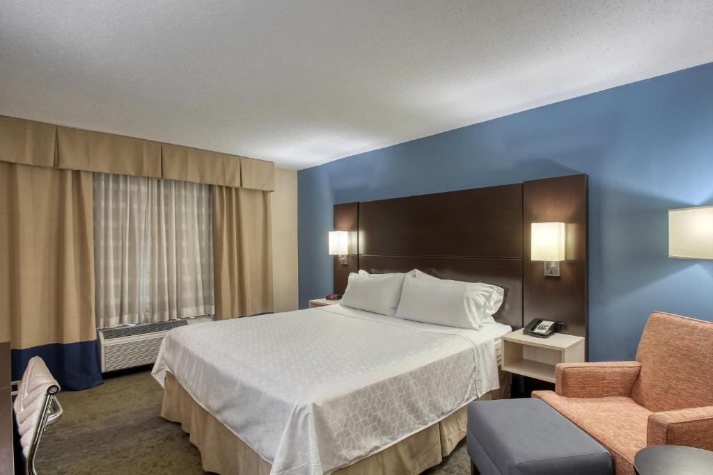 Holiday Inn Hotel & Suites Atlanta Airport North