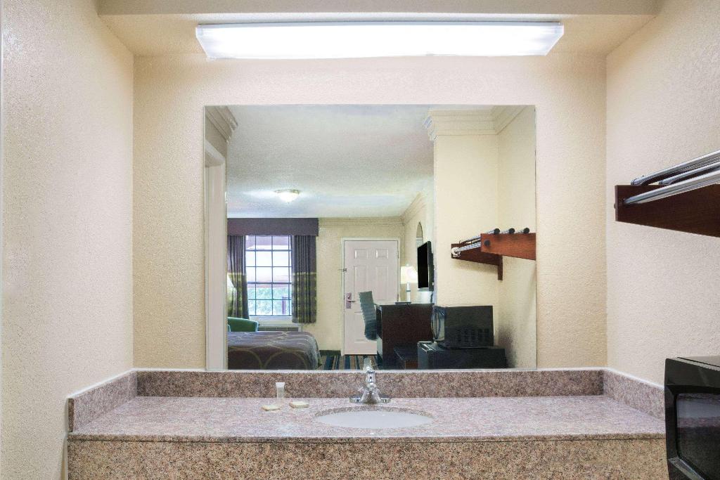 Super 8 by Wyndham Houston West Katy