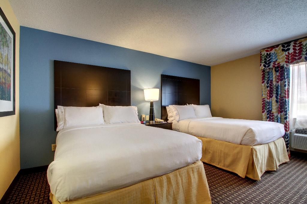 Holiday Inn Express Fort Campbell-Oak Grove