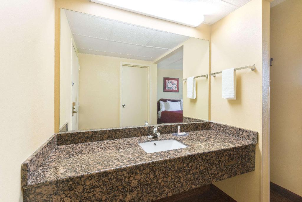 Days Inn by Wyndham Hagerstown