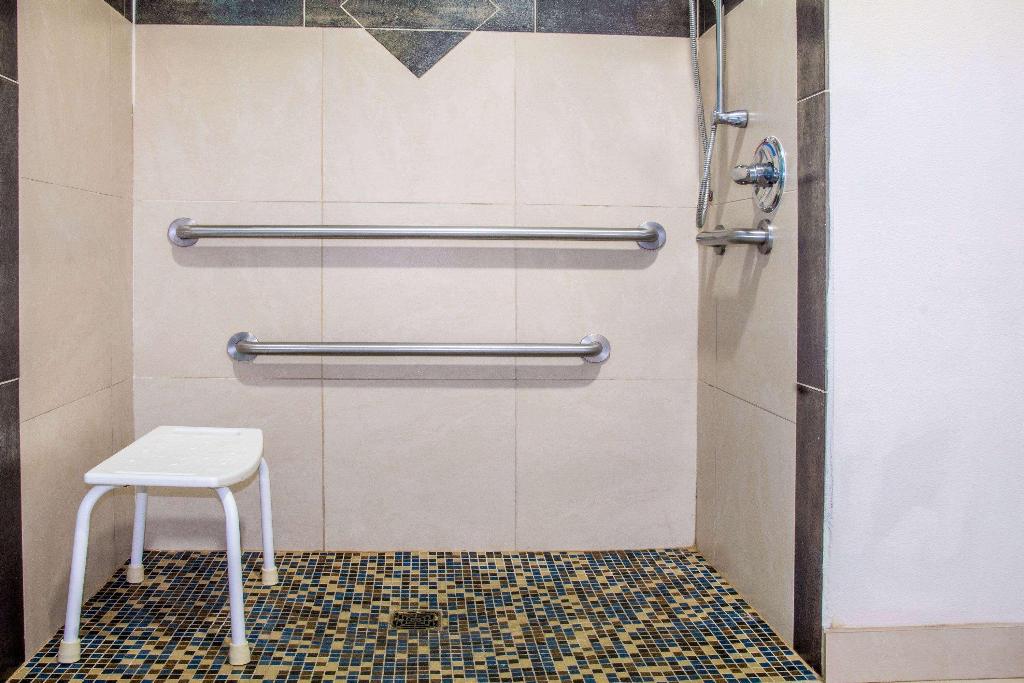 Days Inn by Wyndham Humble IAH APT