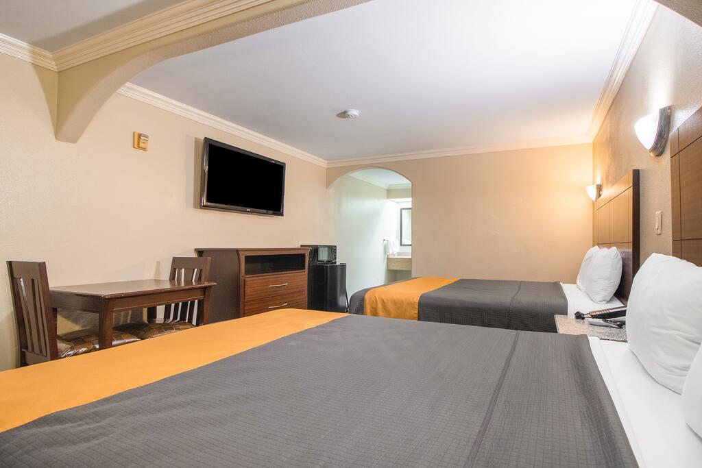 Americas Best Value Inn Houston at I-45 & Loop 610
