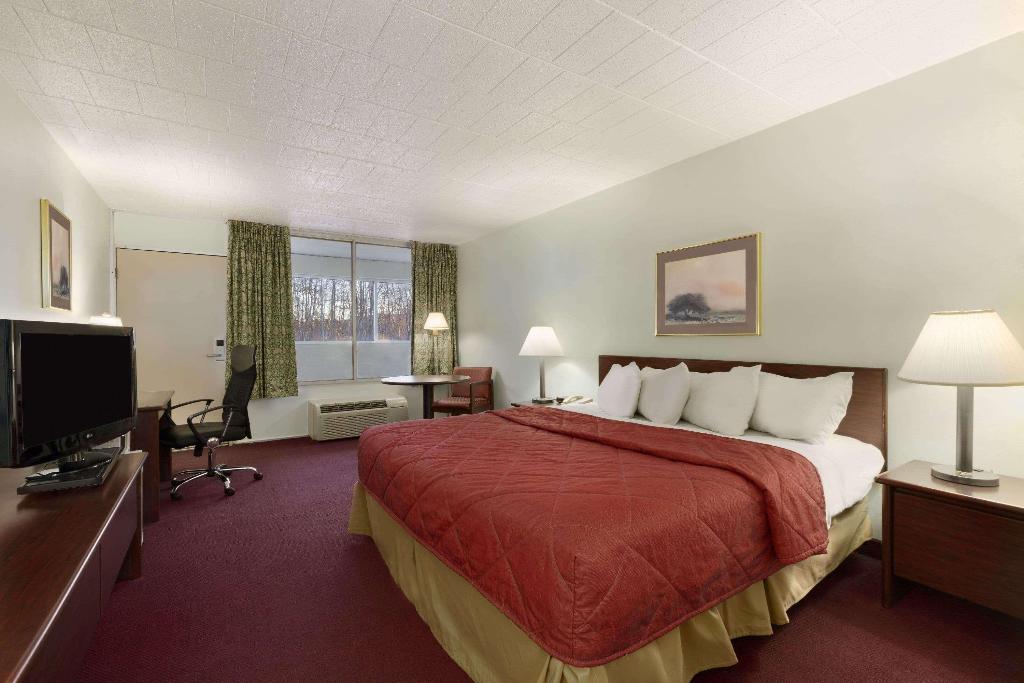 Ramada by Wyndham Hazleton