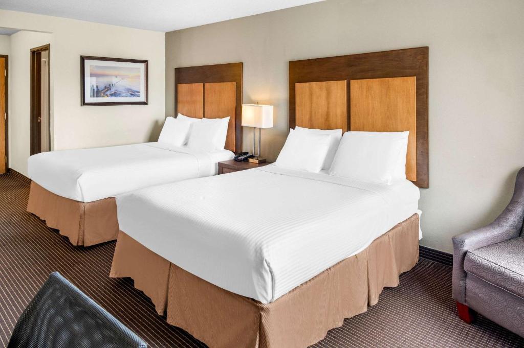 White Pine Inn & Suites