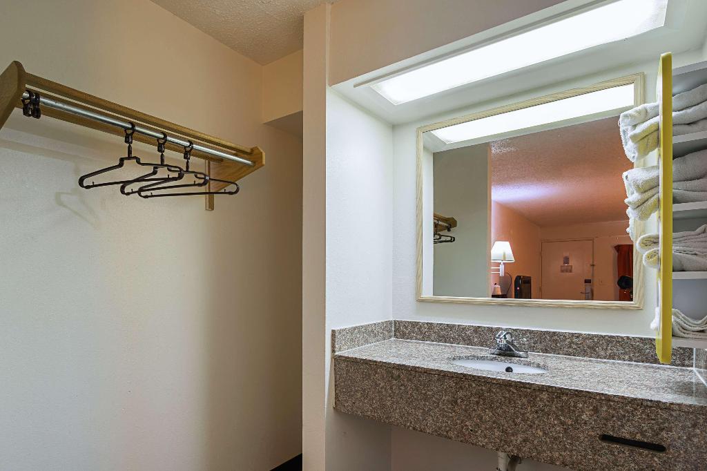 Motel 6-Decatur, AL