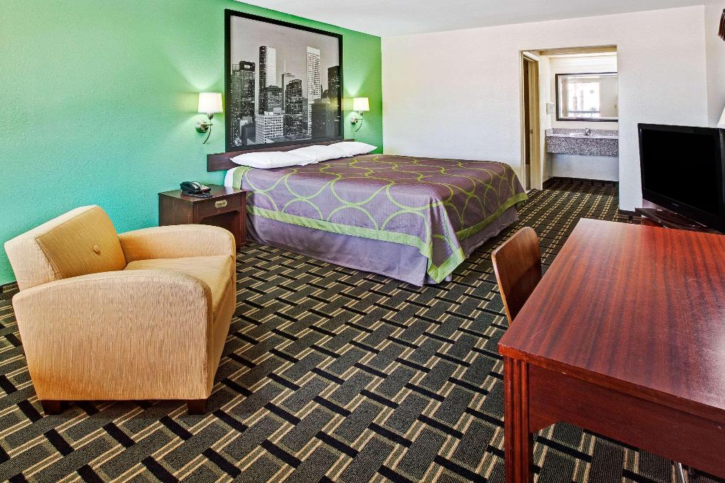 Super 8 By Wyndham Baytown