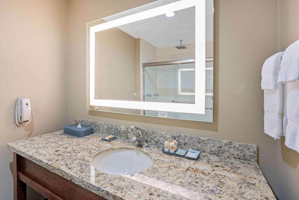 La Quinta Inn & Suites Willowbrook