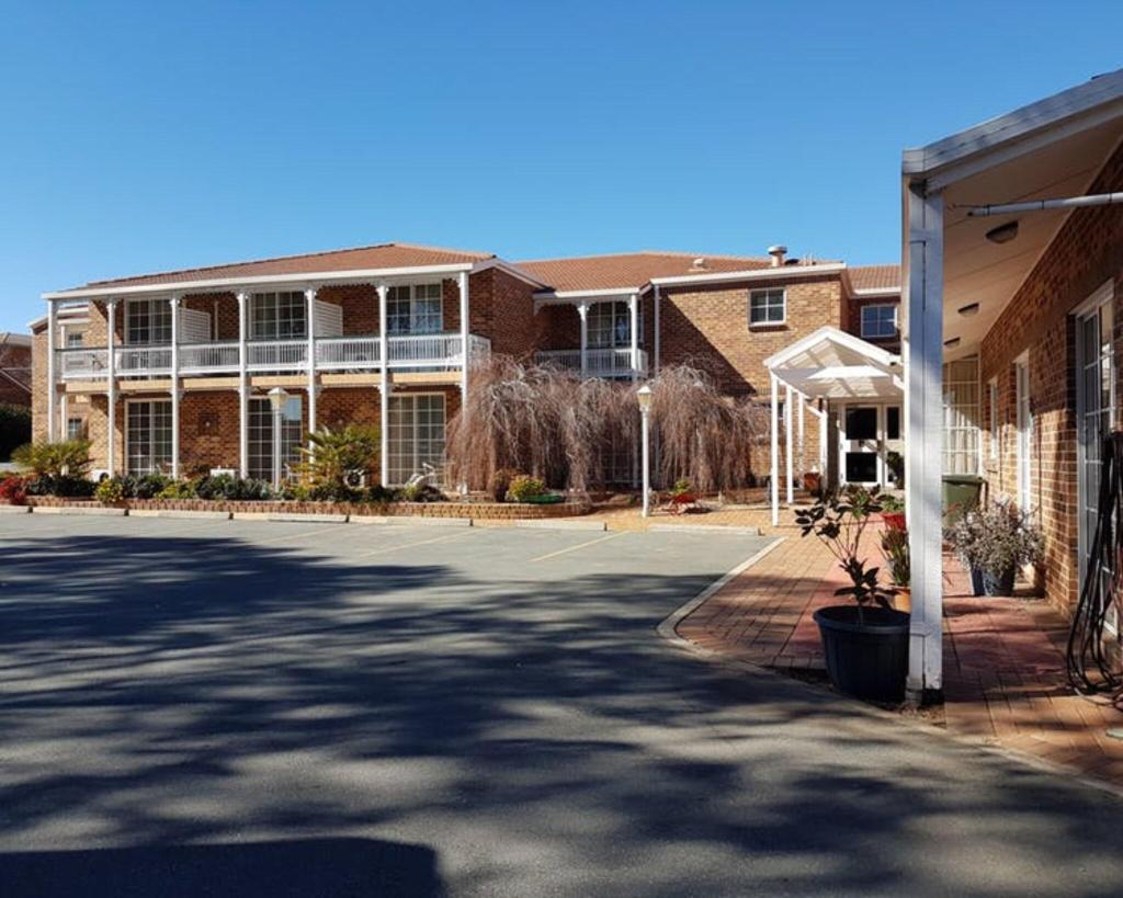 Golden Age Motor Inn