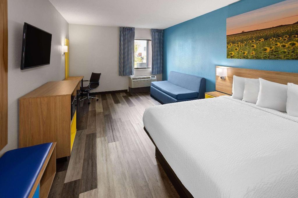 Days Inn &Suites by Wyndham Northwest Indianapolis