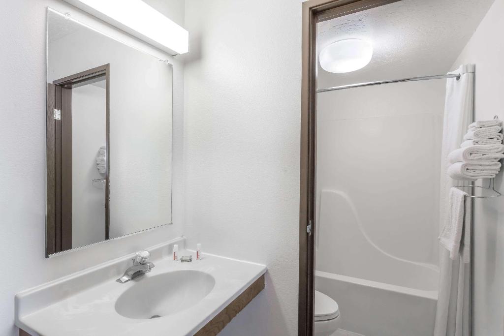 Super 8 by Wyndham Rexburg