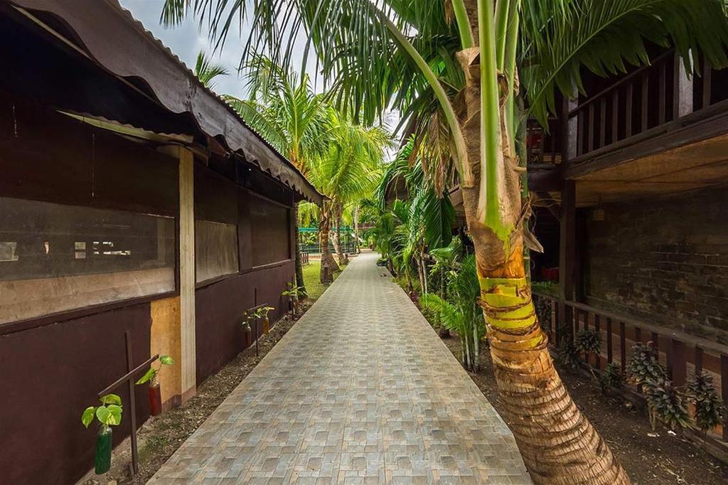 Symphony Palms Beach Resort