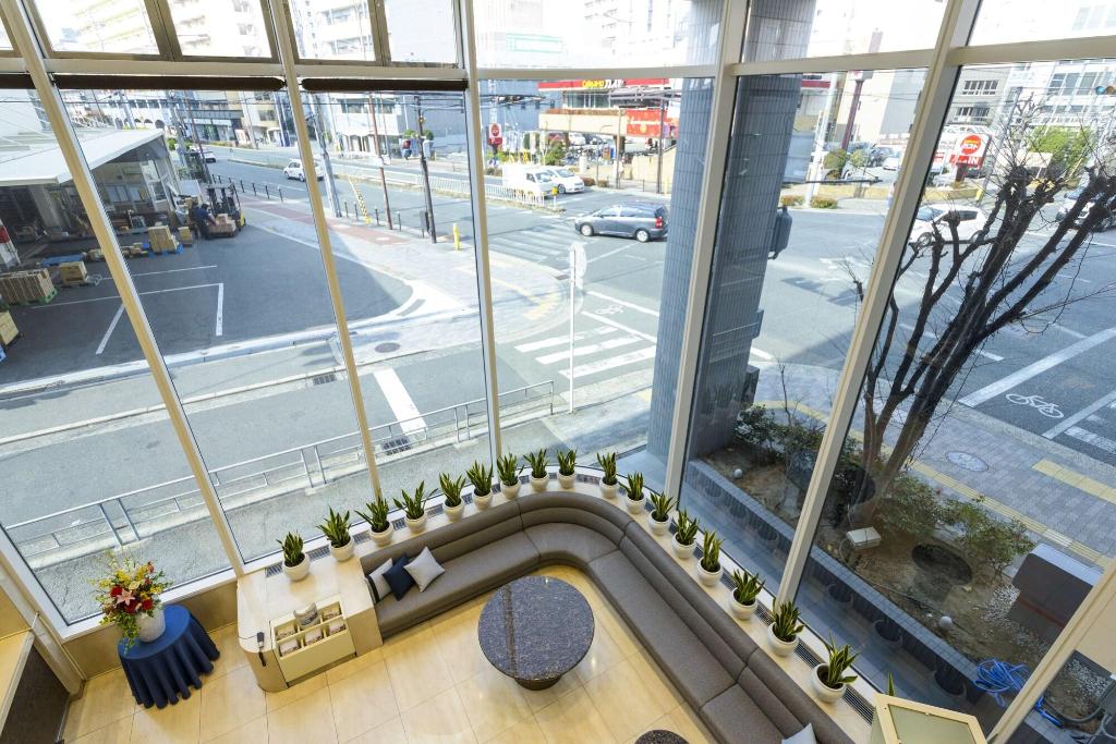 SureStay Plus by Best Western Shin-Osaka - Lobby