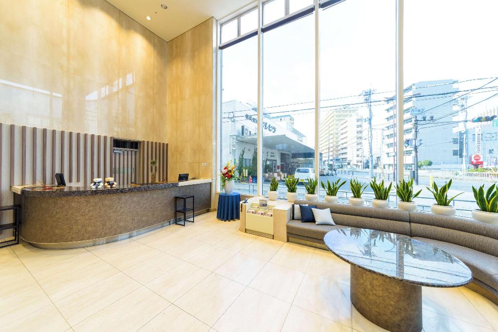 SureStay Plus by Best Western Shin-Osaka - Lobby