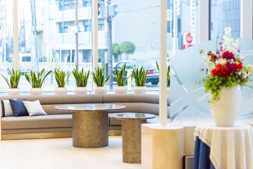 SureStay Plus by Best Western Shin-Osaka - Lobby
