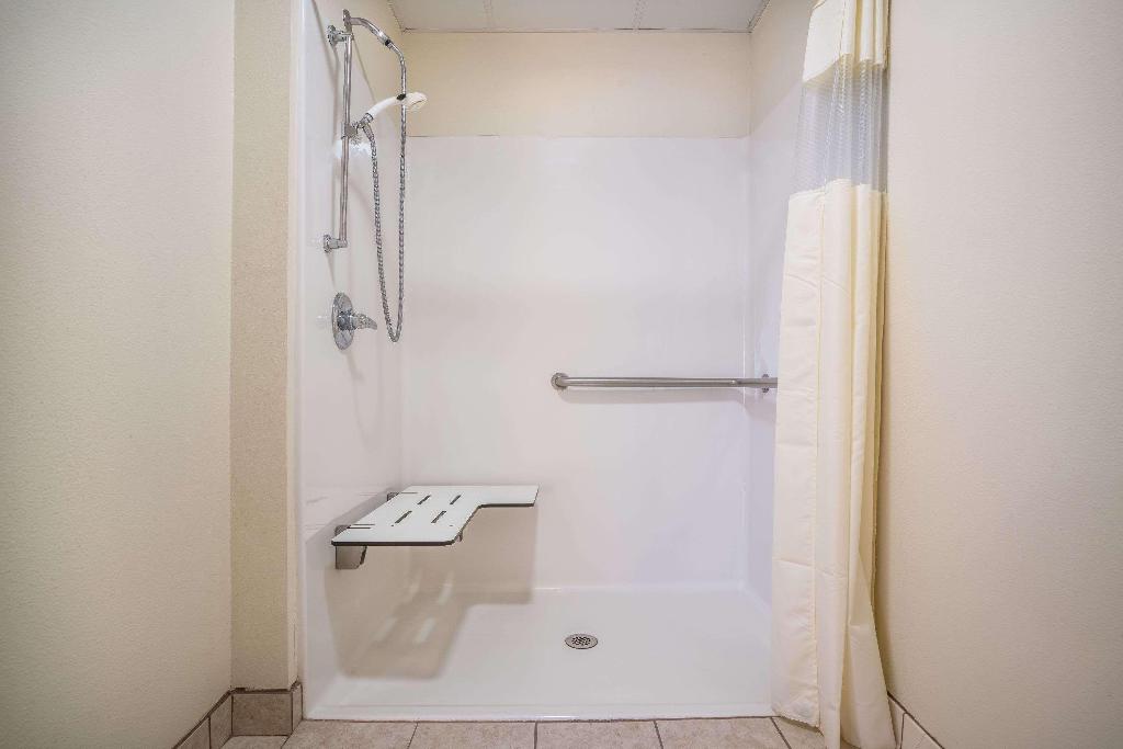 Super 8 by Wyndham Neillsville WI