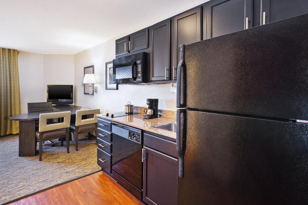 Candlewood Suites Indianapolis Airport