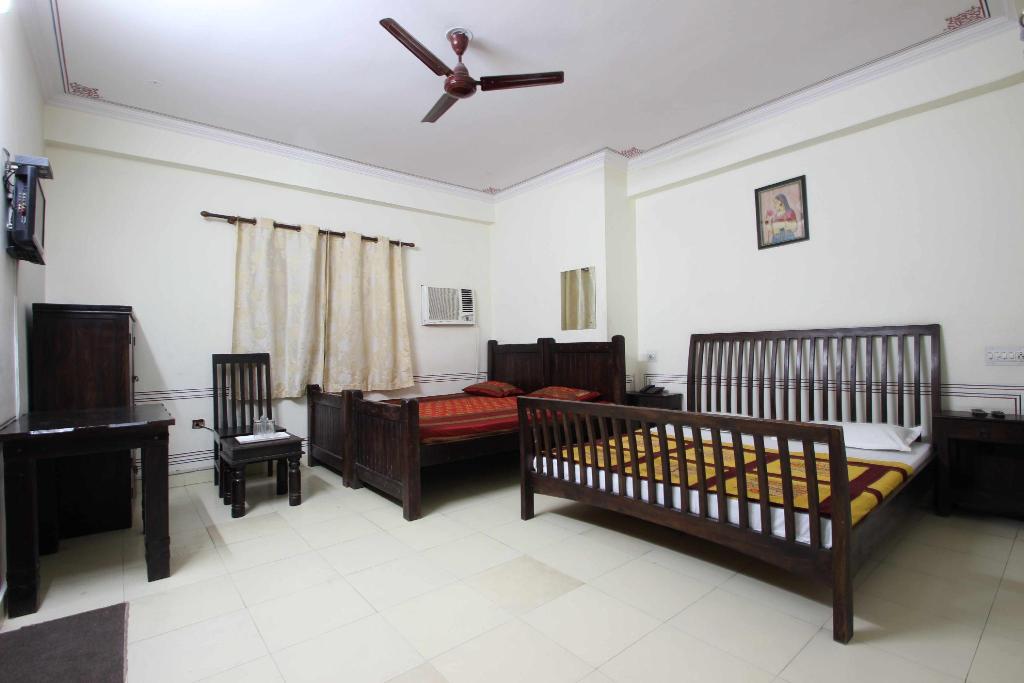 Raghuraj Palace