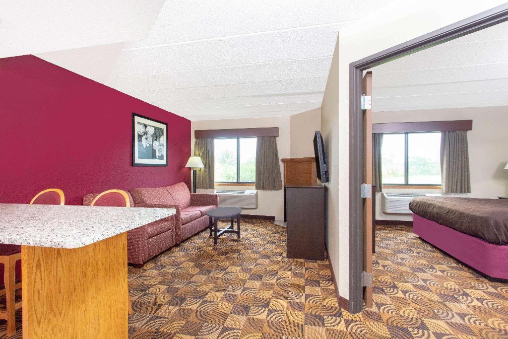 AmericInn by Wyndham Elkhorn Near Lake Geneva