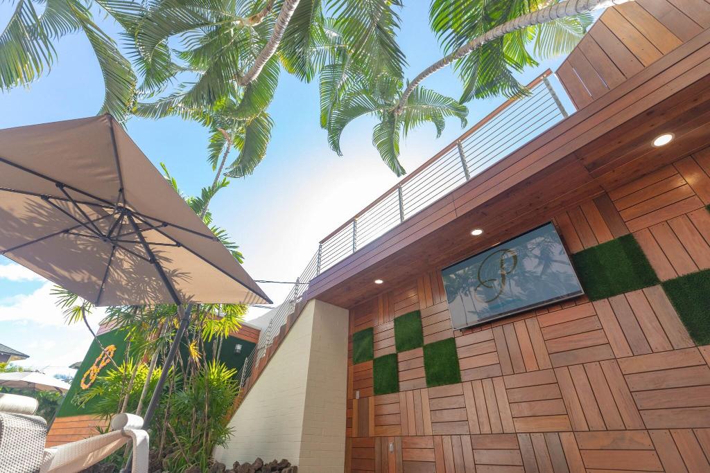 Polynesian Plaza
