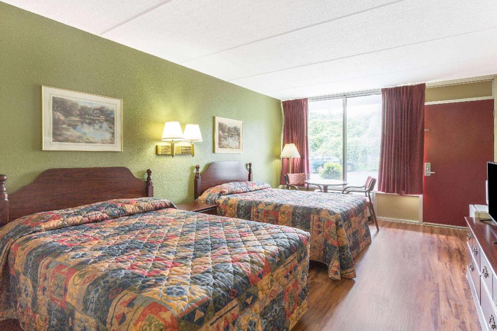 Super 8 by Wyndham Kingsport /I-81